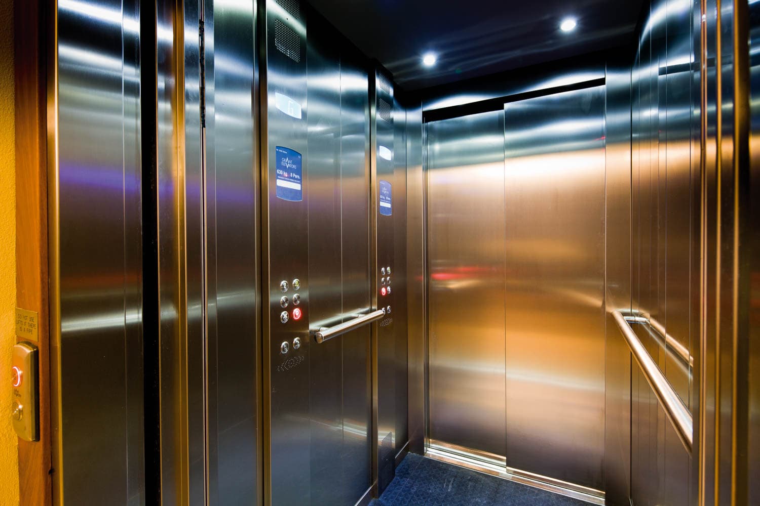 Cách sử dụng tranh khử khuẩn thang máy hiệu quả nhất